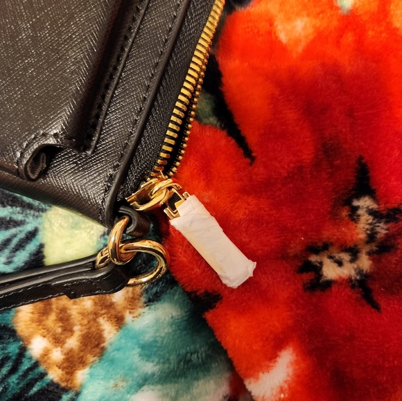 Issac Mizrahi Large Wristlet & Phone Case NWOT - Picture 2 of 6